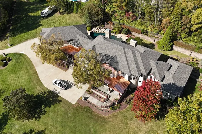 Weathered Wood — CertainTeed Landmark Weathered Wood roof installed by Three Stone in Middle Tennessee