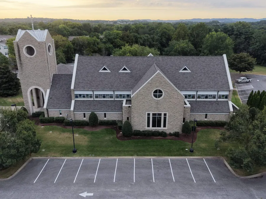 St. Andrews Church — CertainTeed Landmark & Carlisle SynTec EPDM roof by Three Stone in Middle Tennessee