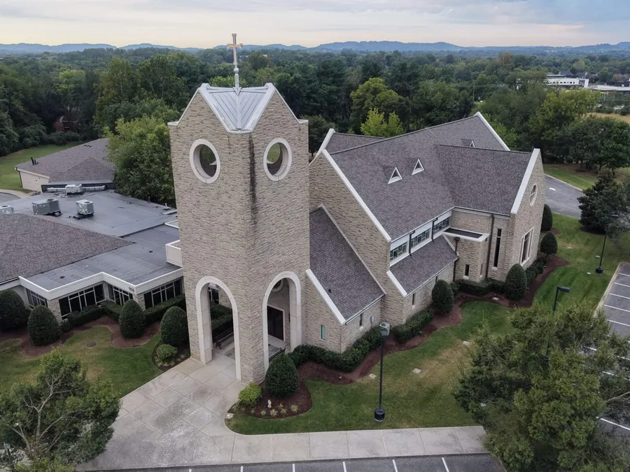 St. Andrews Church — CertainTeed Landmark & Carlisle SynTec EPDM roof by Three Stone in Middle Tennessee